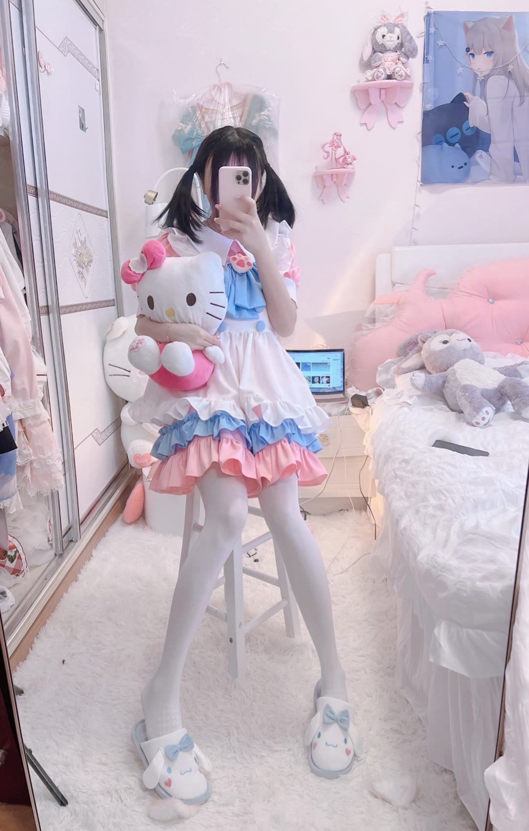 在房间拍照的超可爱白丝双马尾小萝莉-希音跨境出海Sheinify - 外贸独立站建站运营一站式平台